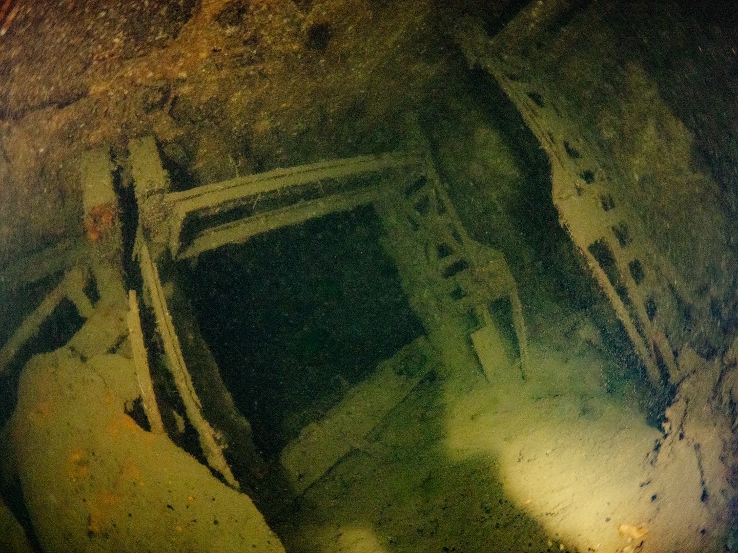 mutsu-battleship-diving